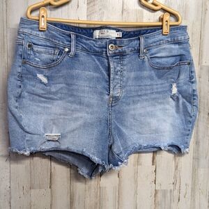 TORRID Size 18 Denim Shorts Distressed Light Wash Stretchy High-rise